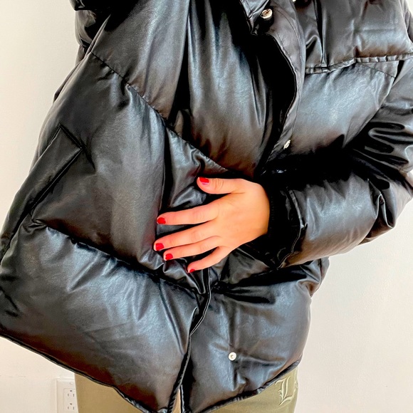 Oversize Hip Length Black Leather Puffer Jacket - Picture 4 of 13